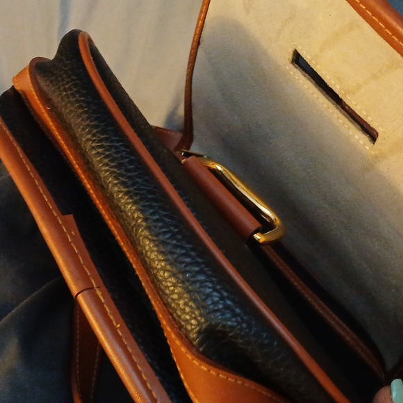 Dooney and Bourke saddle crossbody - Picture 7 of 8